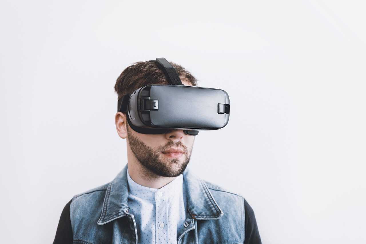 How Virtual Reality is Transforming Different Industries 